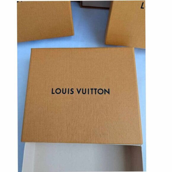 Authentic Louis Vuitton 1 Box for Wallet [ Price per Box]165-082625 - Picture 4 of 16